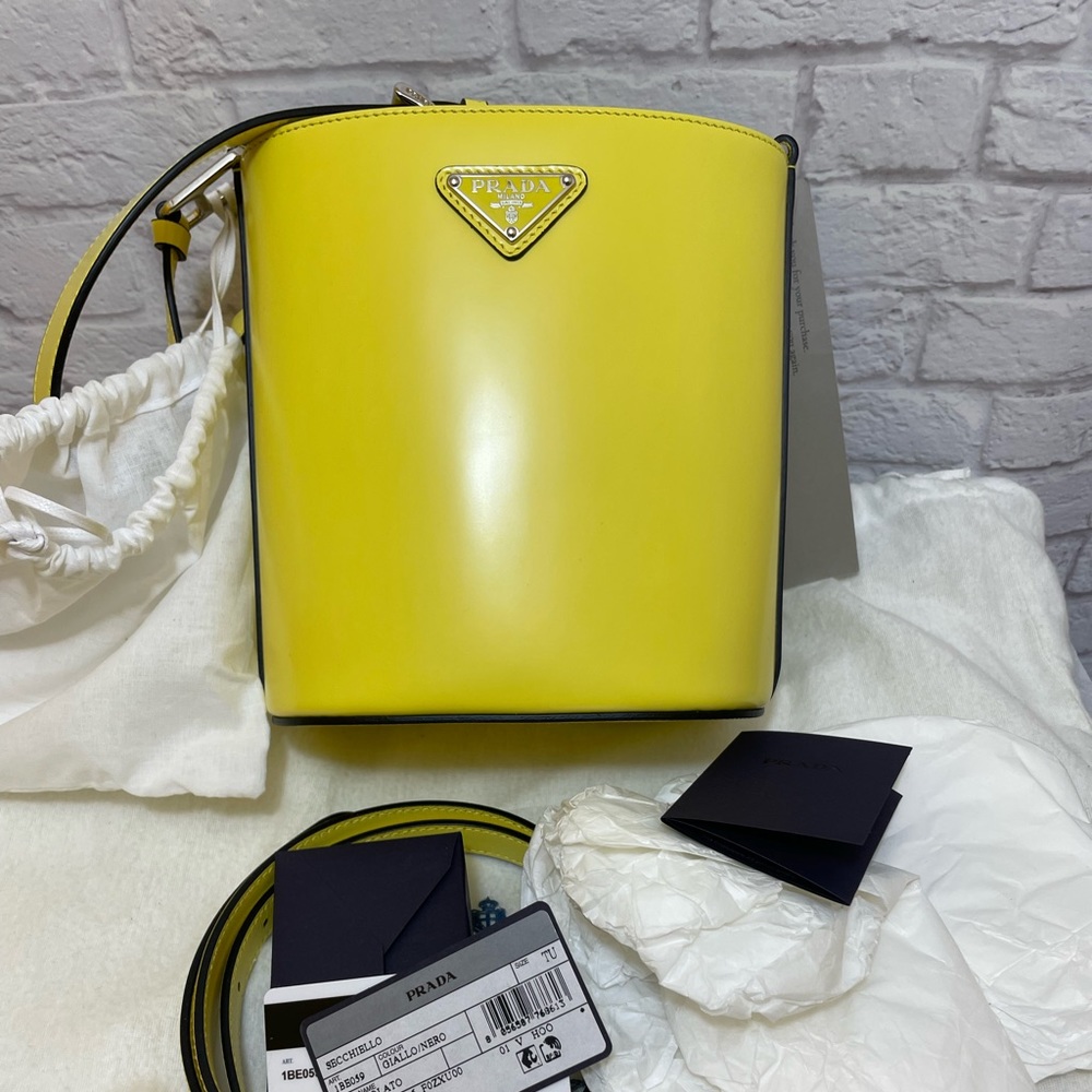 Prada spazzolato bucket bag
